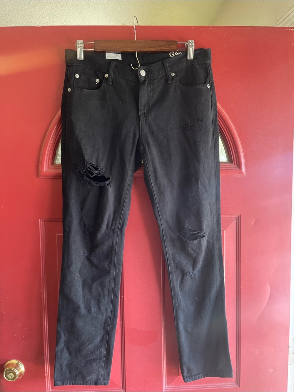 Women’s Black Gap distressed skinny jeans